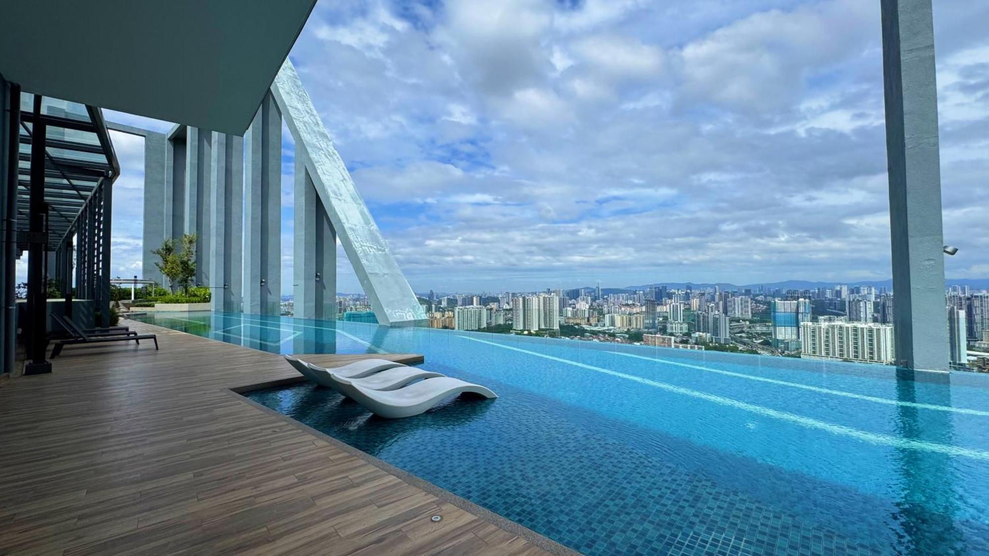 Stellar 8th 3 Bedroom Air-con Bandar Baru Sri Petaling *