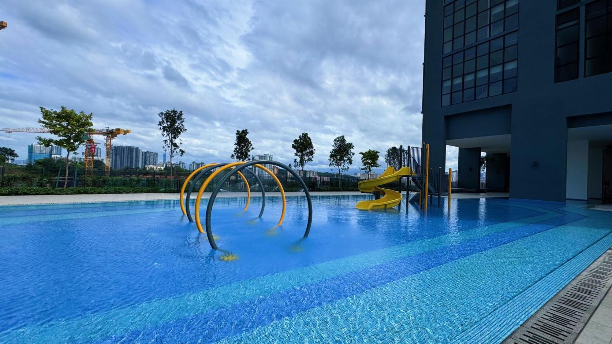 Pangsapuri Stellar 8th 3 Bedroom Air-con Bandar Baru Sri Petaling *